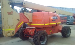 JLG 800AJ Knuckle Boom Lift before repainting